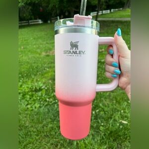 Limited Edition Coral Ombré 40oz Stanley